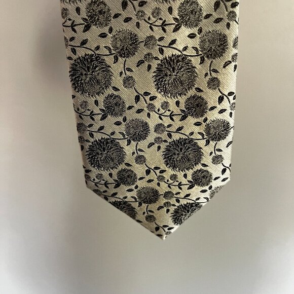 Montebello Italia 100% Silk Silver Floral Men's Tie - Picture 4 of 6